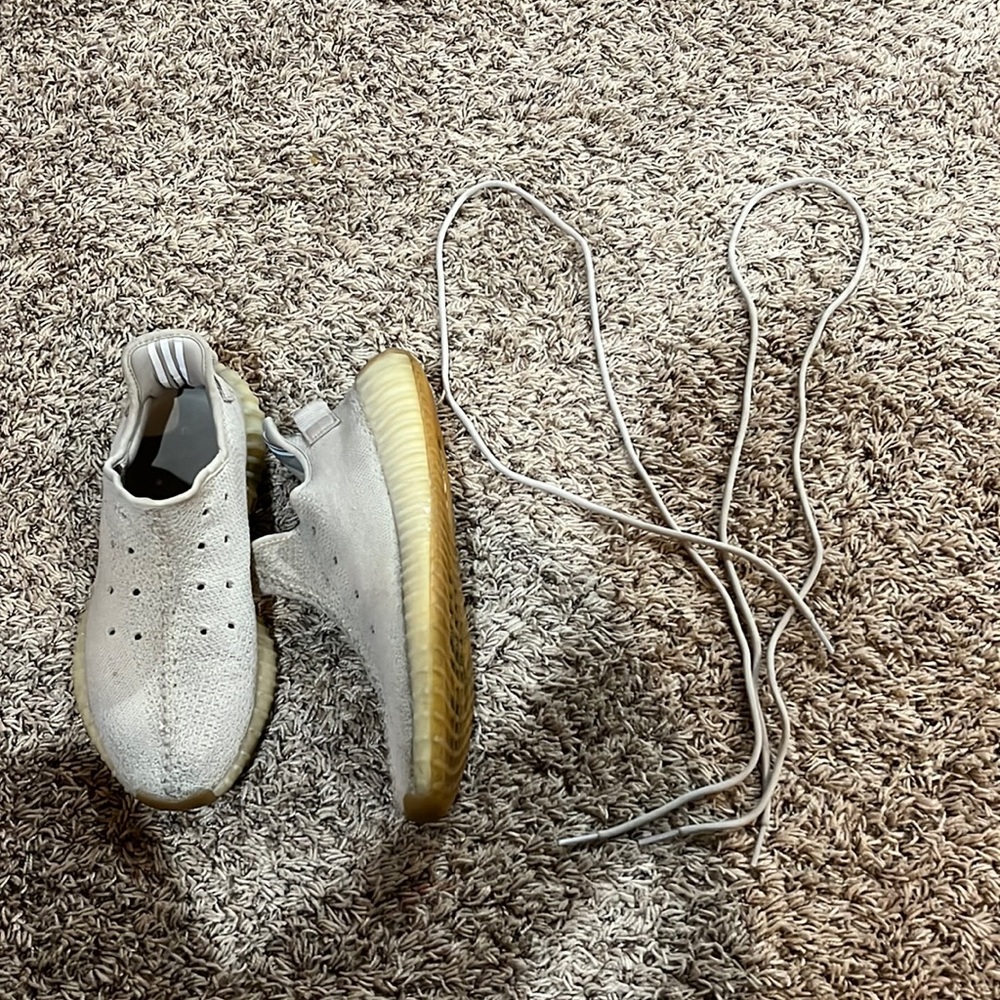 Yeezy 350 v2 “sesame” (NO BOX)